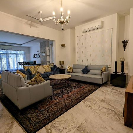 Ferienwohnung The White House Opp Park Hyatt Chennai Exterior foto